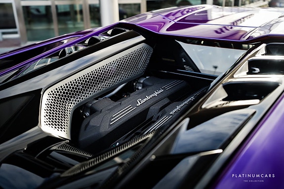 Lamborghini Revuelto 21 of 26