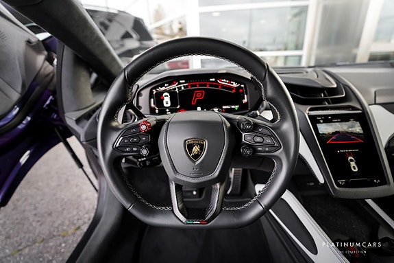 Lamborghini Revuelto 9 of 26