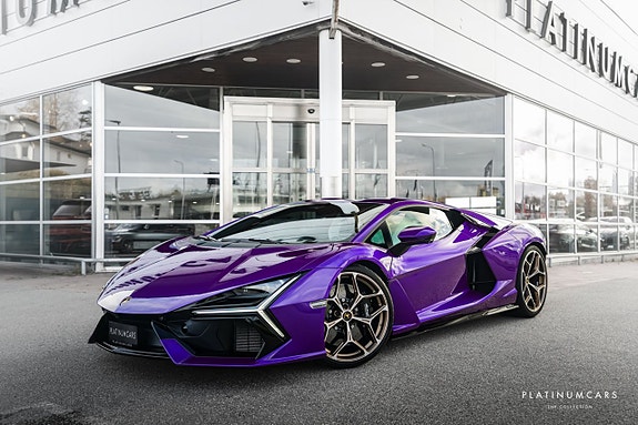 Lamborghini Revuelto 2 of 26