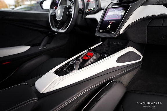 Lamborghini Revuelto 15 of 26
