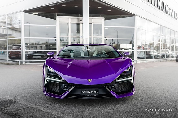 Lamborghini Revuelto 4 of 26