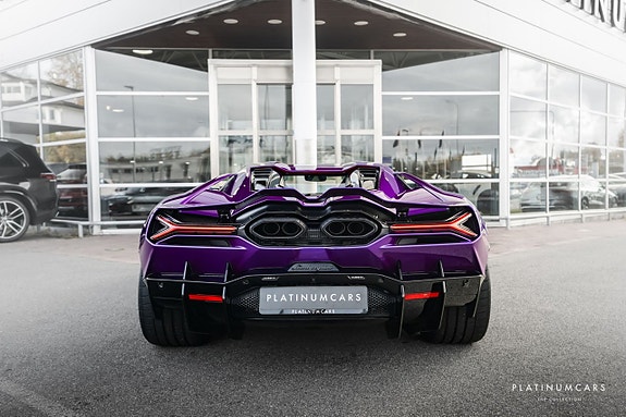 Lamborghini Revuelto 5 of 26