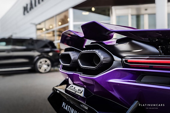 Lamborghini Revuelto 24 of 26