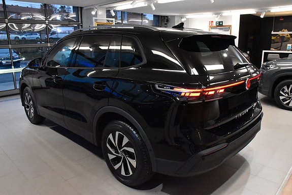 Volkswagen Tiguan 3 of 22