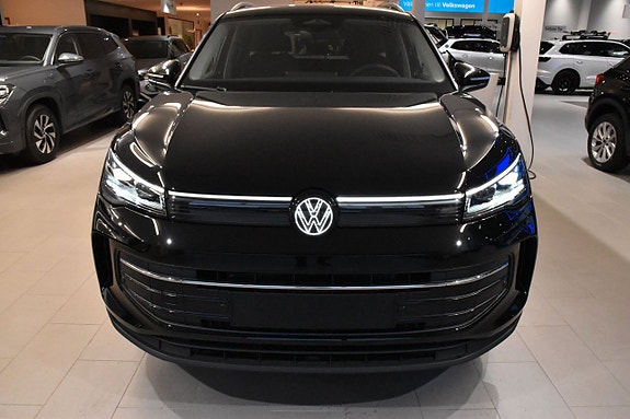 Volkswagen Tiguan 2 of 22