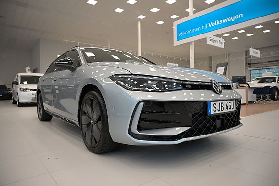 Volkswagen Passat 4 of 27