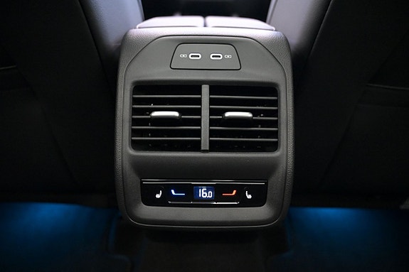 Volkswagen Passat 25 of 27