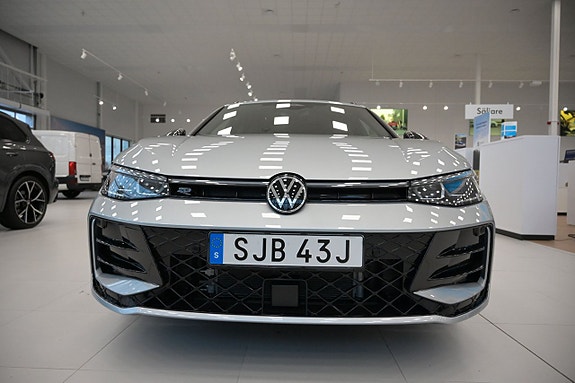 Volkswagen Passat 3 of 27