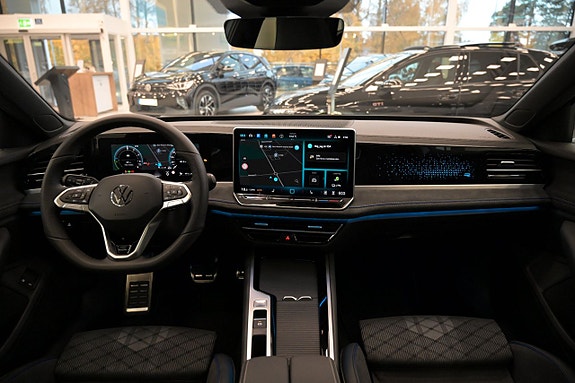 Volkswagen Passat 10 of 27
