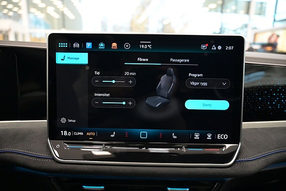 Volkswagen Passat 19 of 27