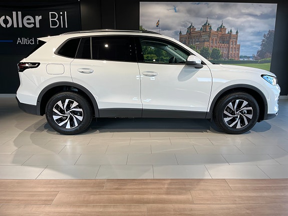 Volkswagen Tiguan 4 of 17