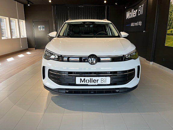 Volkswagen Tiguan 2 of 17