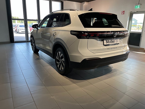 Volkswagen Tiguan 7 of 17