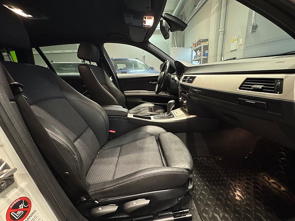 BMW 320 9 of 15