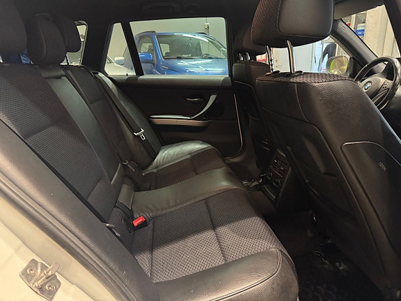 BMW 320 13 of 15