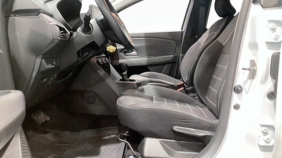 Dacia Sandero 9 of 16