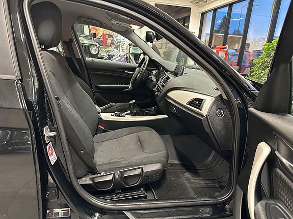 BMW 118i 7 of 14