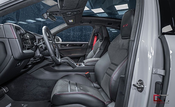 Porsche Cayenne 17 of 26