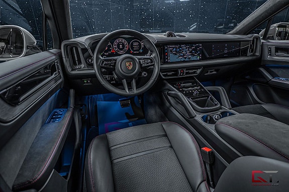 Porsche Cayenne 12 of 26