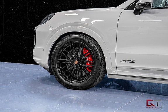 Porsche Cayenne 6 of 26
