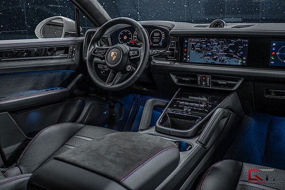 Porsche Cayenne 22 of 26