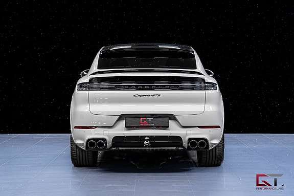 Porsche Cayenne 8 of 26