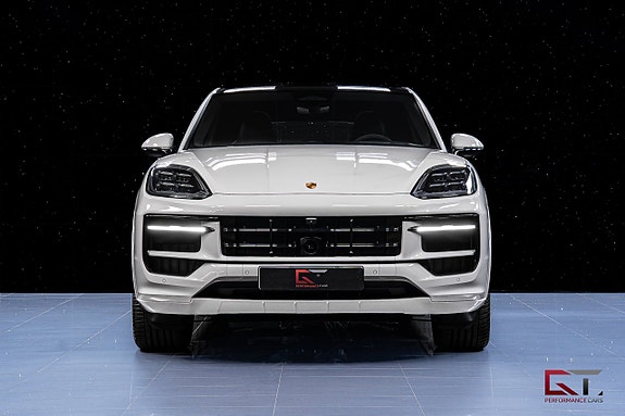 Porsche Cayenne 4 of 5