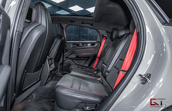 Porsche Cayenne 23 of 26