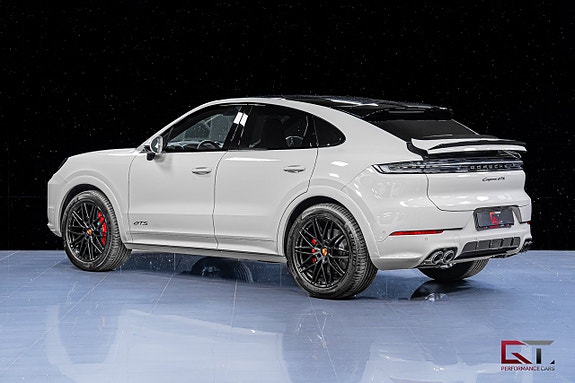 Porsche Cayenne 7 of 26