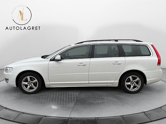 Volvo V70 2 of 15