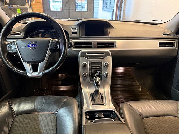 Volvo V70 12 of 15