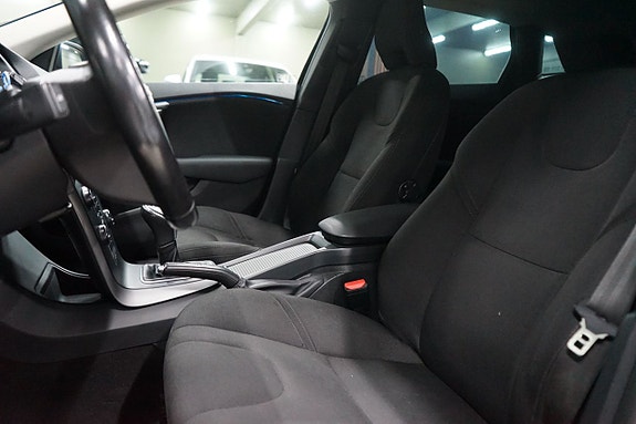 Volvo V40 9 of 16