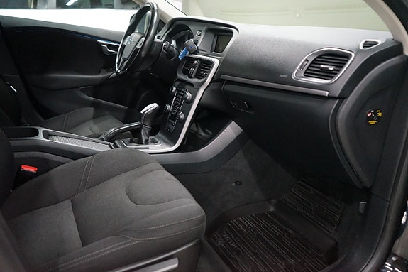 Volvo V40 11 of 16
