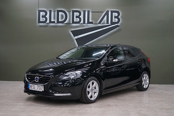 Volvo V40 2 of 16