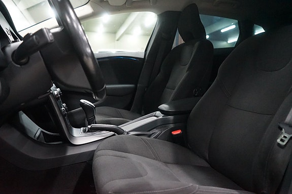 Volvo V40 8 of 16