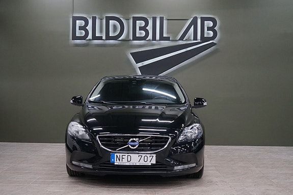Volvo V40 3 of 16