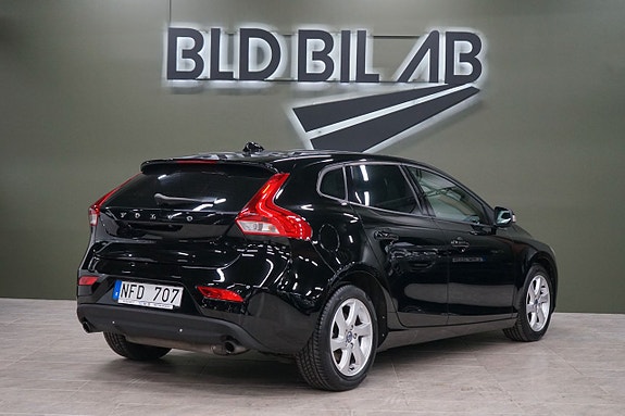 Volvo V40 4 of 16