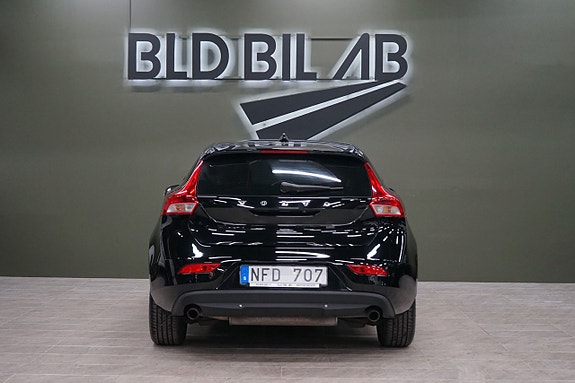 Volvo V40 6 of 16