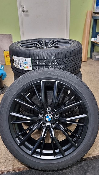 BMW 330e 13 of 16