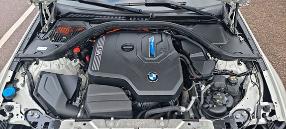 BMW 330e 16 of 16