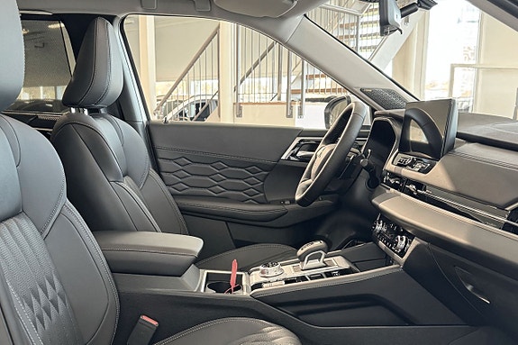 Mitsubishi Outlander 8 of 18