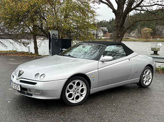 Alfa Romeo Spider 18 of 24