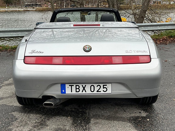 Alfa Romeo Spider 7 of 24