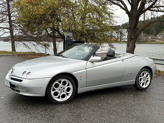 Alfa Romeo Spider 5 of 24