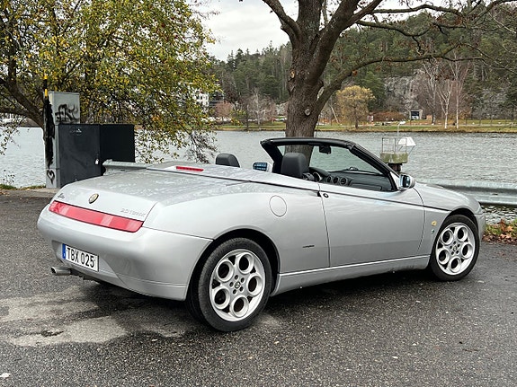Alfa Romeo Spider 10 of 24