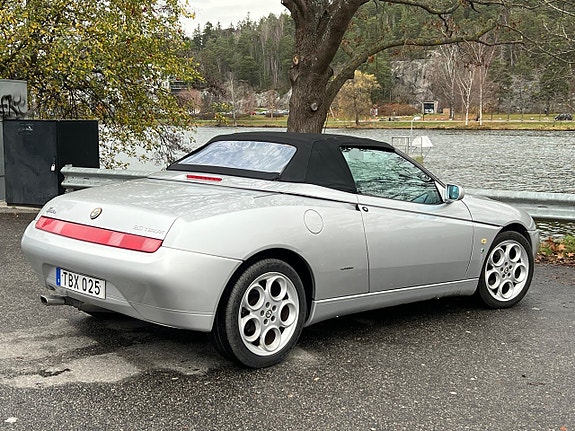 Alfa Romeo Spider 22 of 24