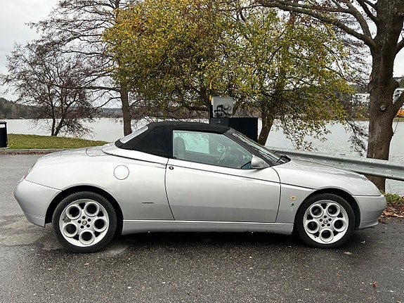 Alfa Romeo Spider 24 of 24