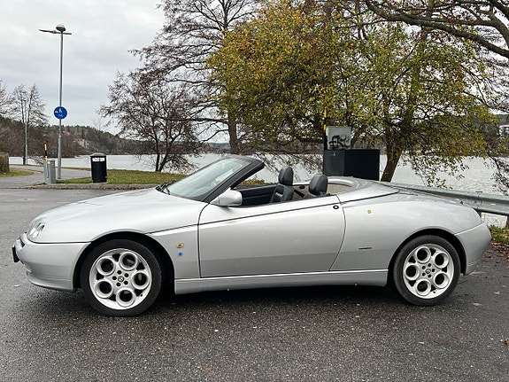 Alfa Romeo Spider 6 of 24