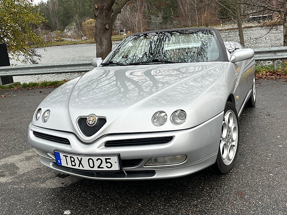 Alfa Romeo Spider 3 of 24