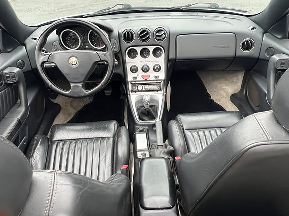 Alfa Romeo Spider 14 of 24